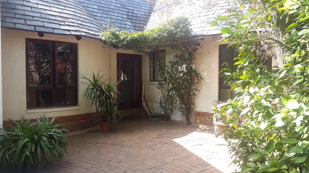 جوهانسبورغ Rosebank Lodge & Backpacker المظهر الخارجي الصورة